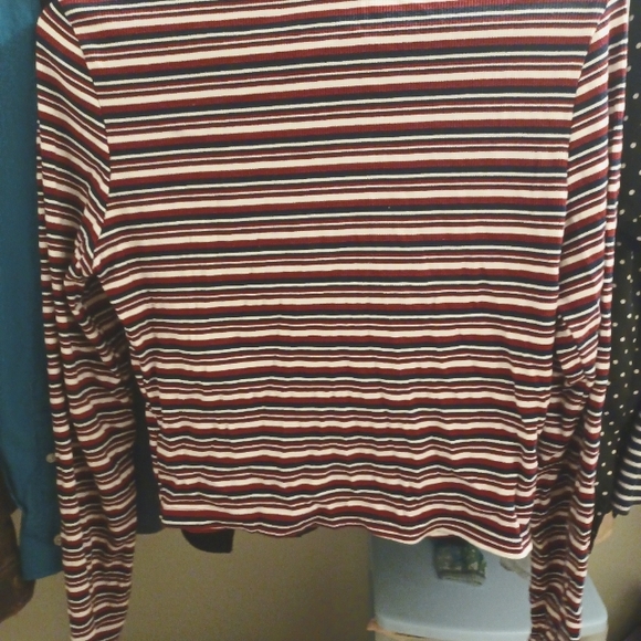 Striped Crop Top - Picture 2 of 2